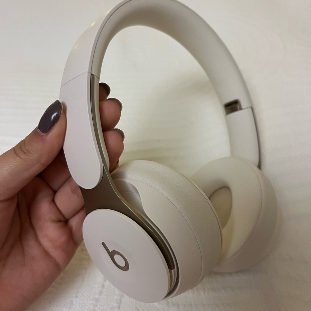 Beats by Dr. Dre - Solo Pro Wireless Noise Cancelling On-Ear Headphones - Ivory